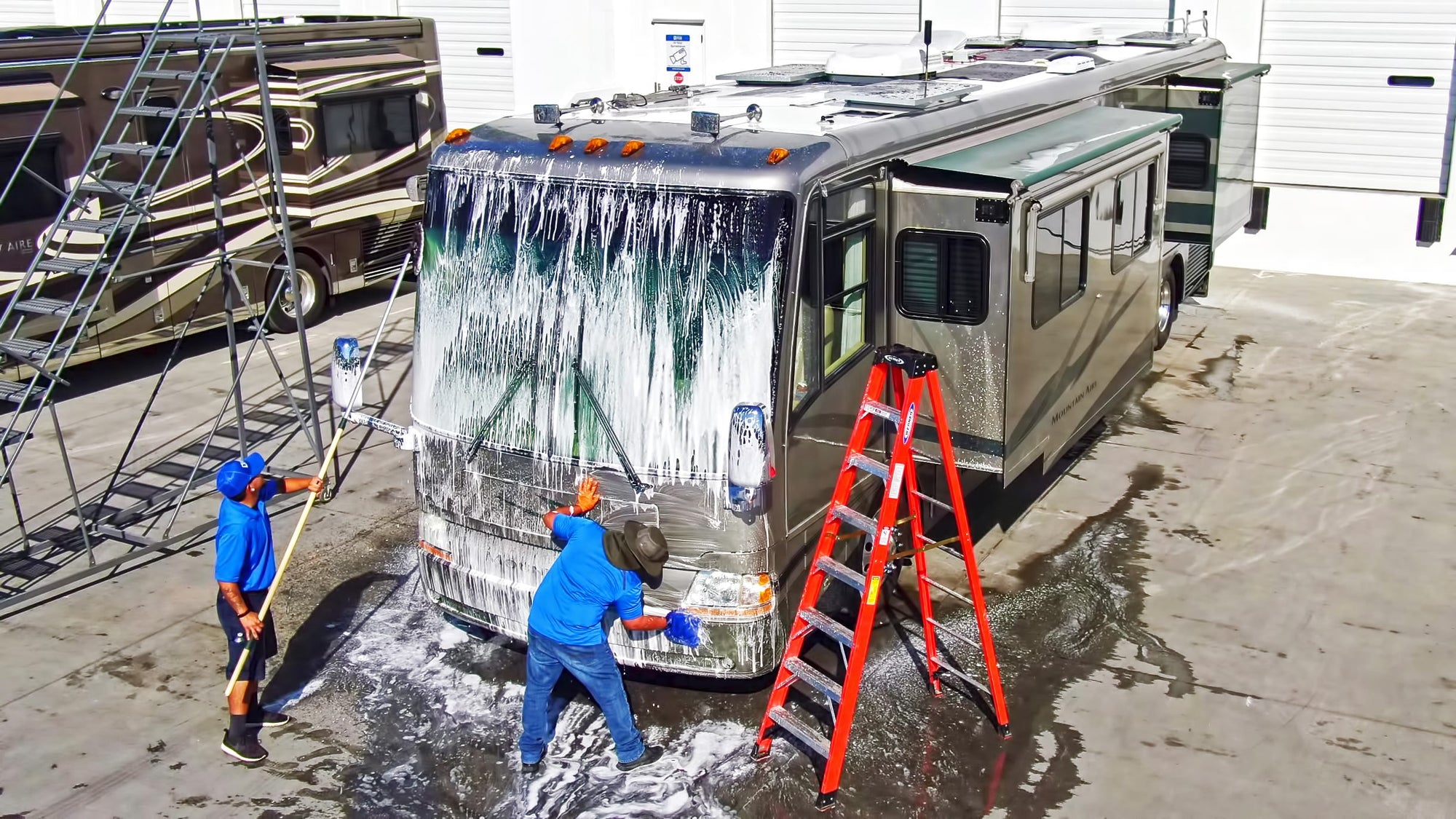 Roaming in Luxury: Elevate Your Adventures with Pro-Level RV Detailing